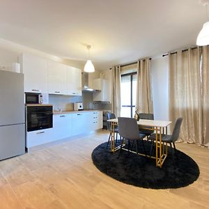 Urban Nest Skyline Retreat
